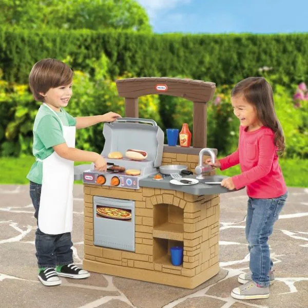 Little-Tikes-Cook-‘N-Play-Outdoor-BBQ-Kitchen-4.webp